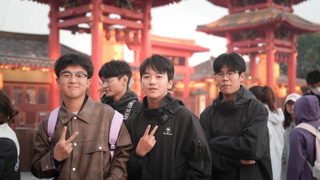 郑州大学生夜骑开封后long8唯一网站