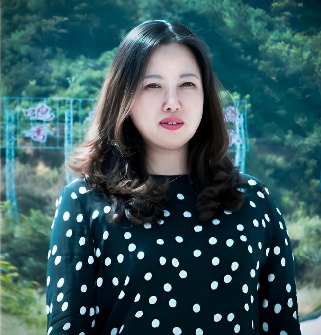 养鸡有妙招靠鸡蛋和鸡粪年入上亿元龙8游戏网址2019年湖南一女子(图2)